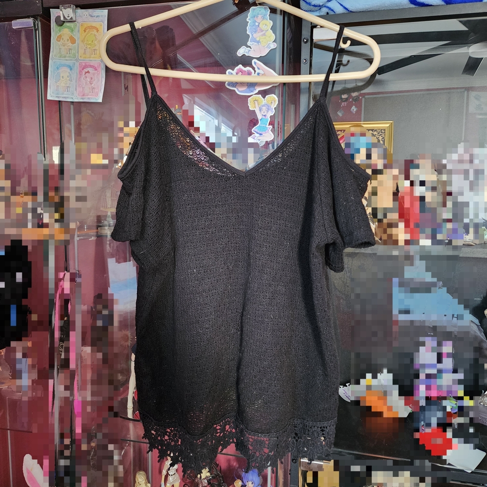 Streetwear Society Black Cold-Shoulder V-neck Lace Trim Shirt Sleeve Shirt